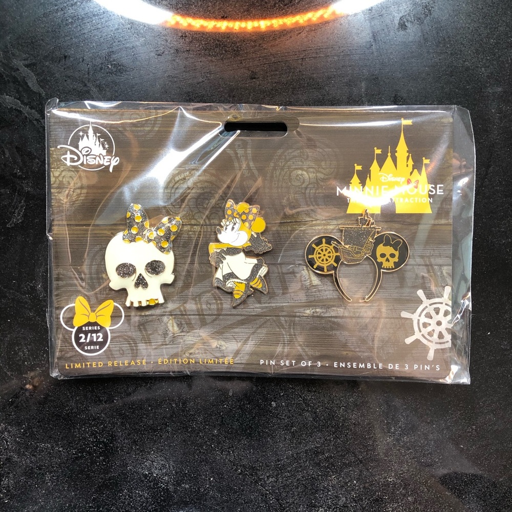 Minnie Mouse Pirates of the Caribbean Pin Set